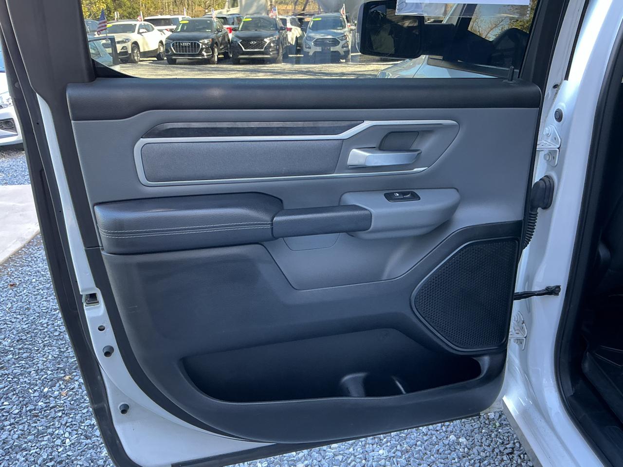 RAM 1500 Big Horn 4x4 Crew Cab 5'7" Box 2020