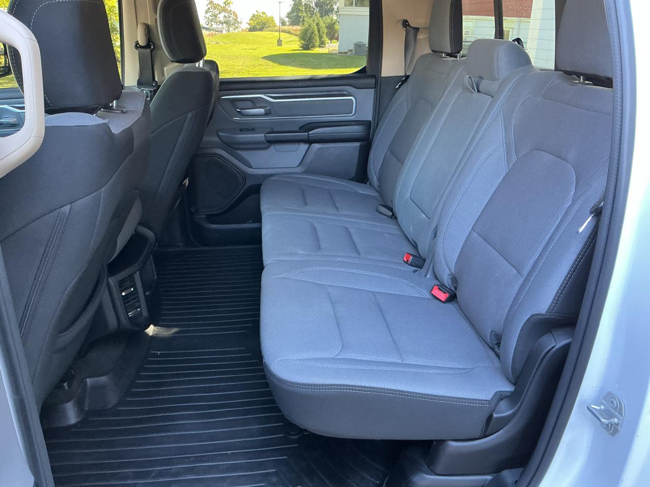 RAM 1500 Big Horn 4x4 Crew Cab 5'7" Box 2020