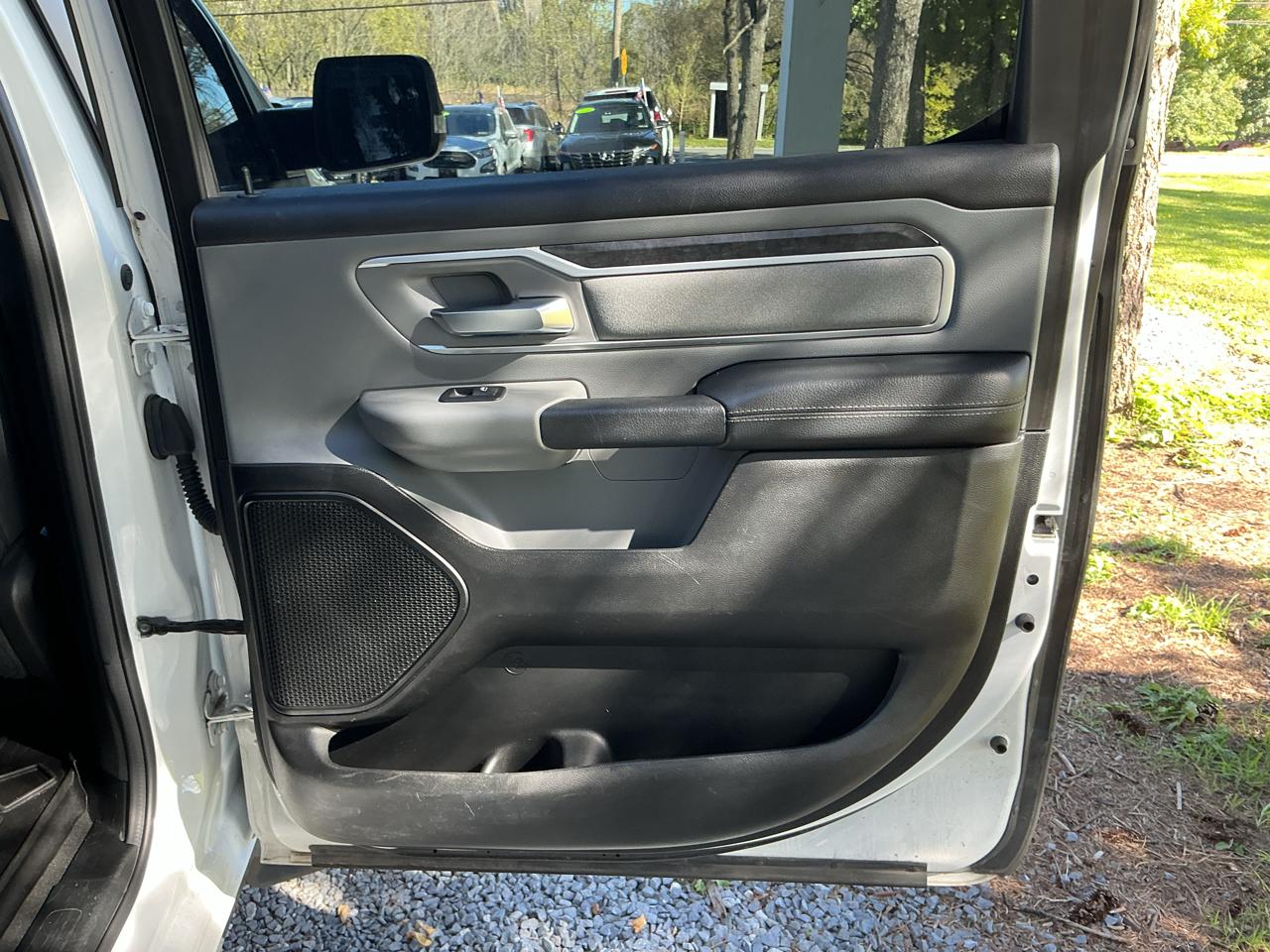 RAM 1500 Big Horn 4x4 Crew Cab 5'7" Box 2020
