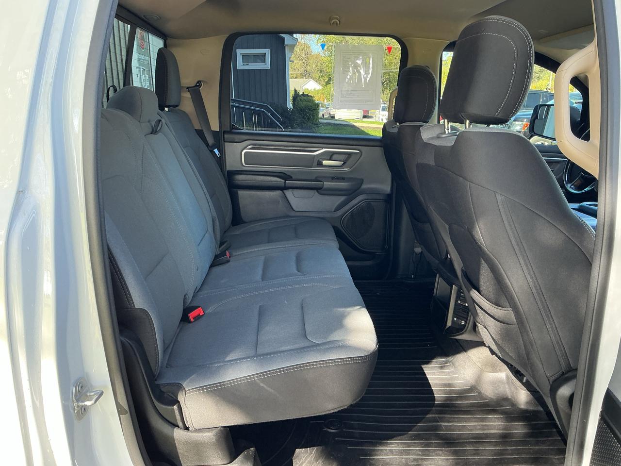 RAM 1500 Big Horn 4x4 Crew Cab 5'7" Box 2020