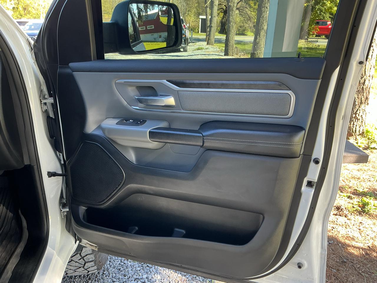 RAM 1500 Big Horn 4x4 Crew Cab 5'7" Box 2020