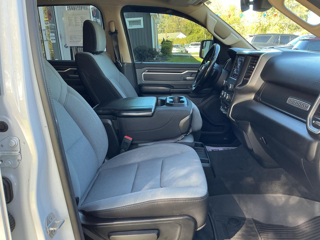 RAM 1500 Big Horn 4x4 Crew Cab 5'7" Box 2020