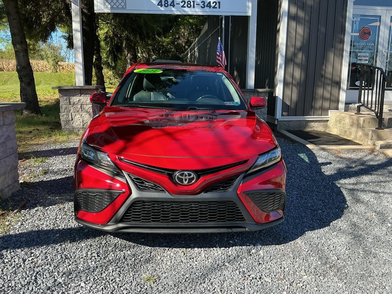 Toyota Camry SE Auto (Natl) 2021