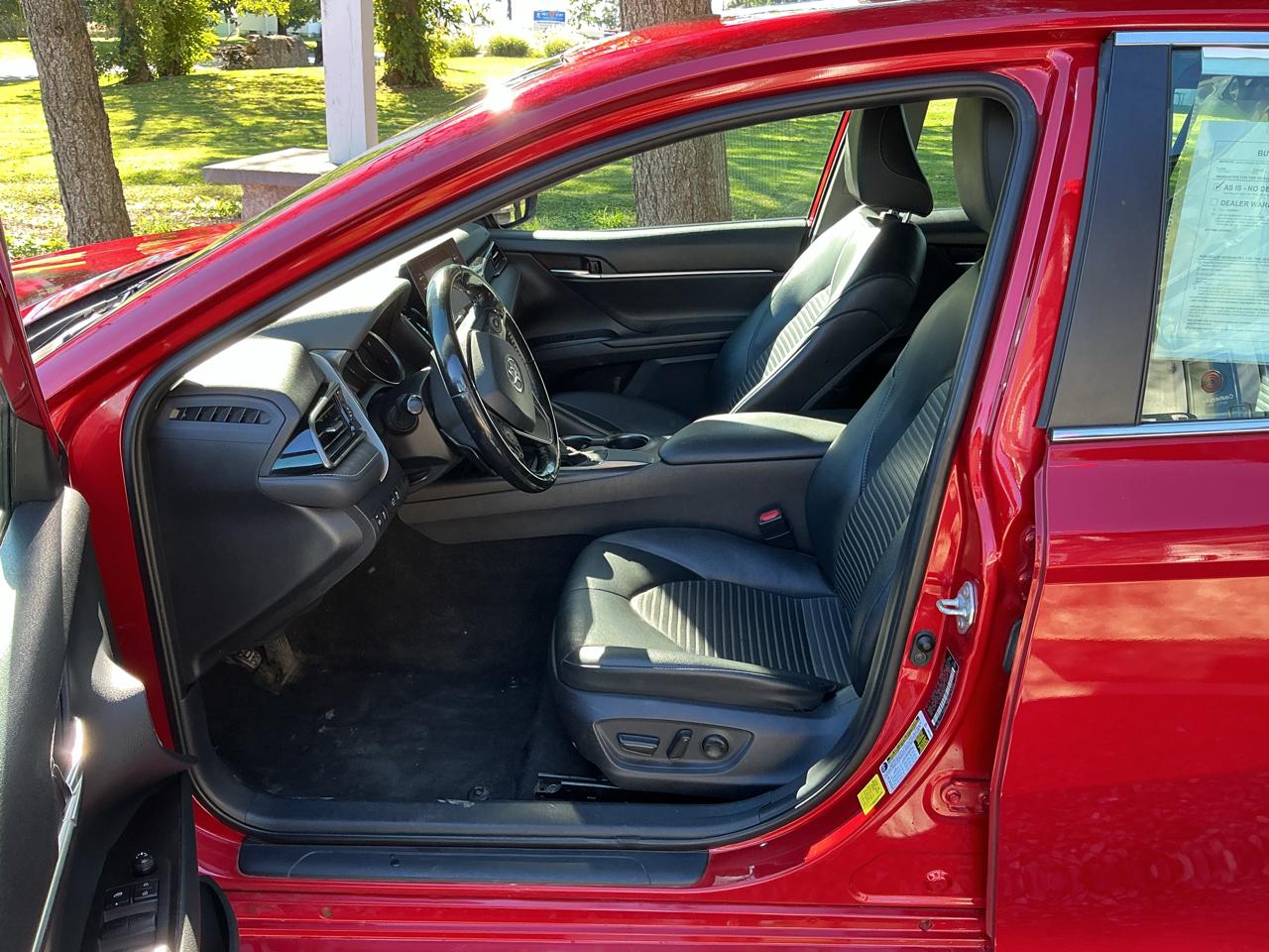Toyota Camry SE Auto (Natl) 2021