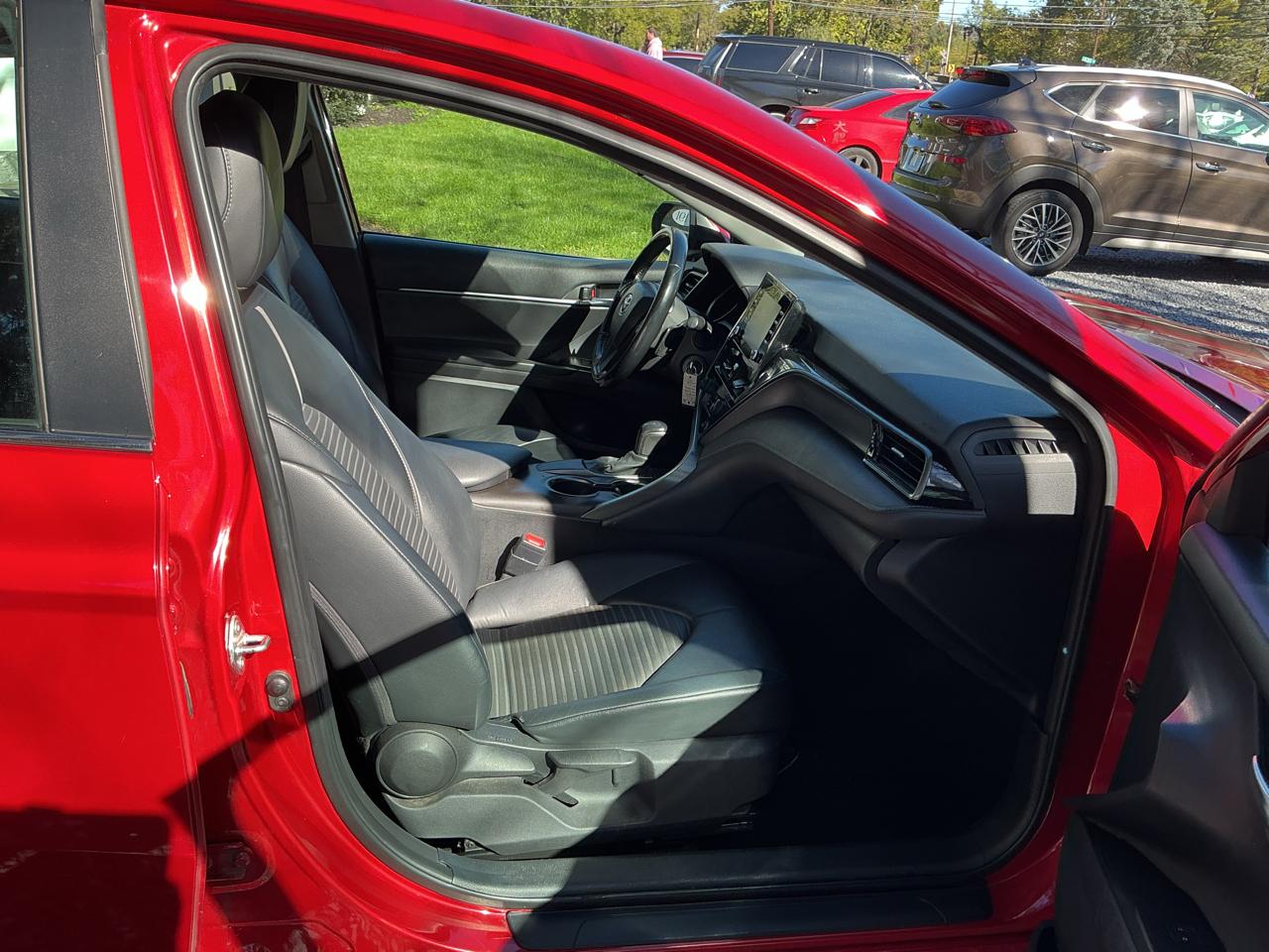 Toyota Camry SE Auto (Natl) 2021