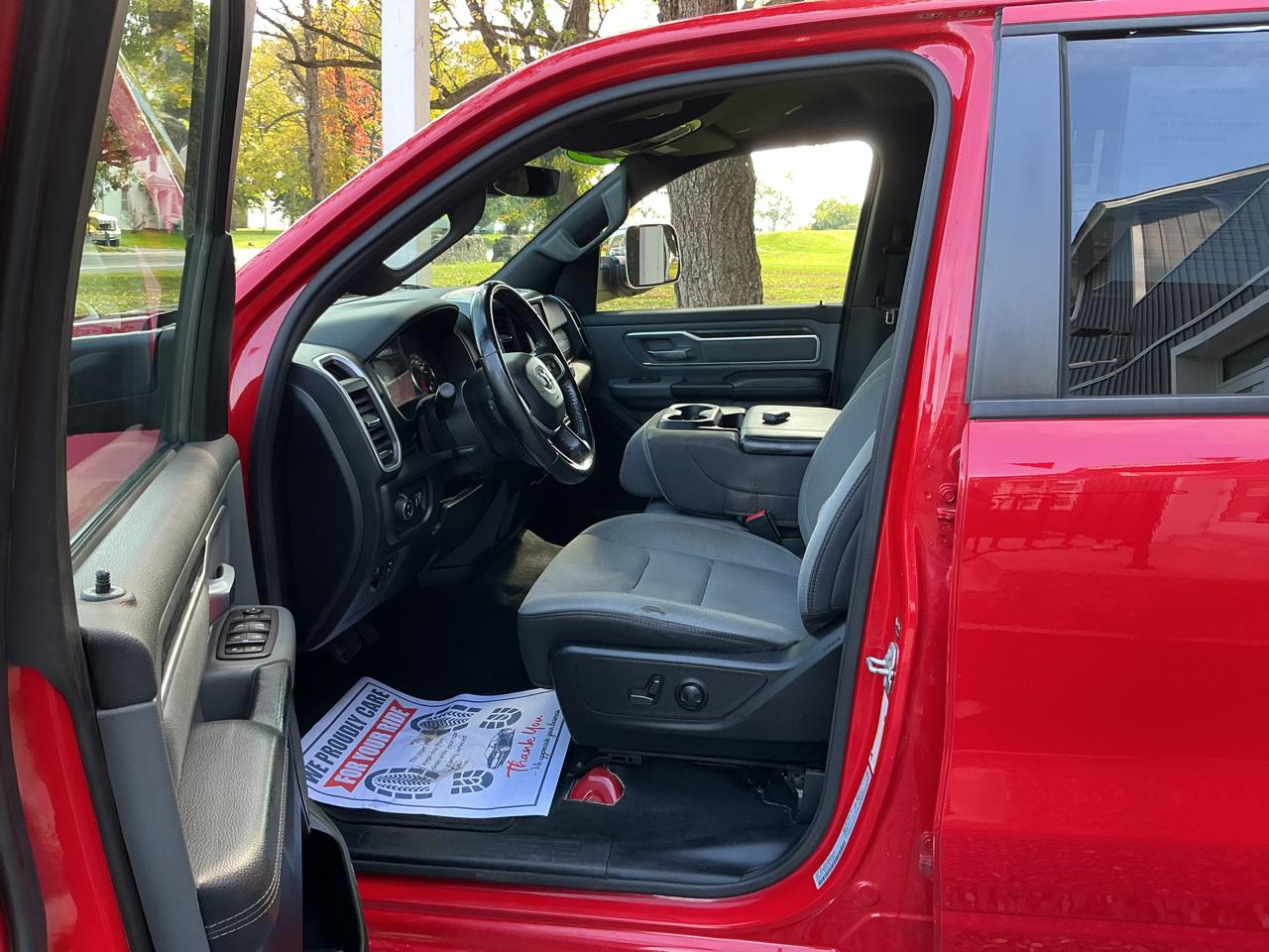 RAM 1500 Big Horn 4x4 Quad Cab 6'4" Box 2022