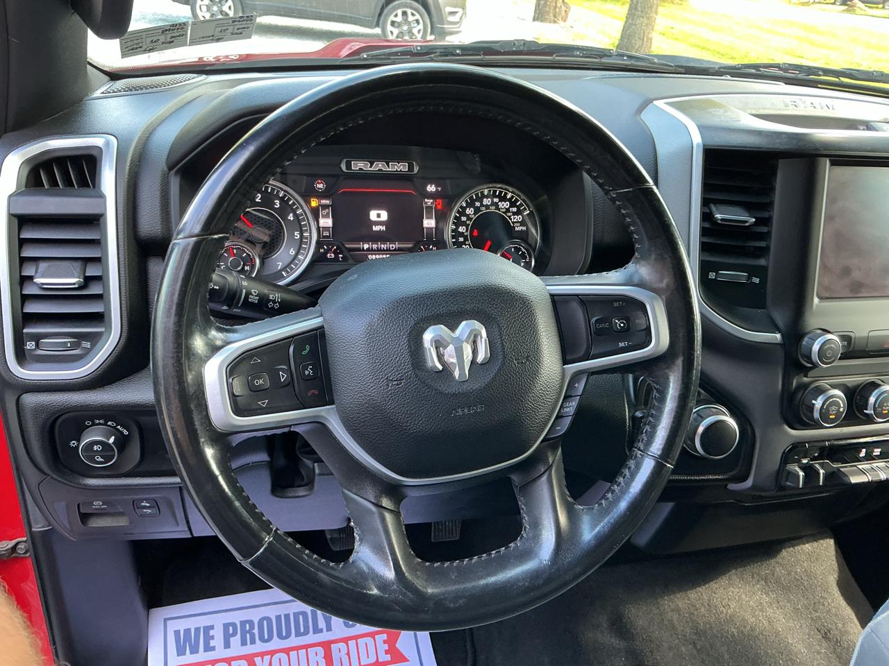 RAM 1500 Big Horn 4x4 Quad Cab 6'4" Box 2022