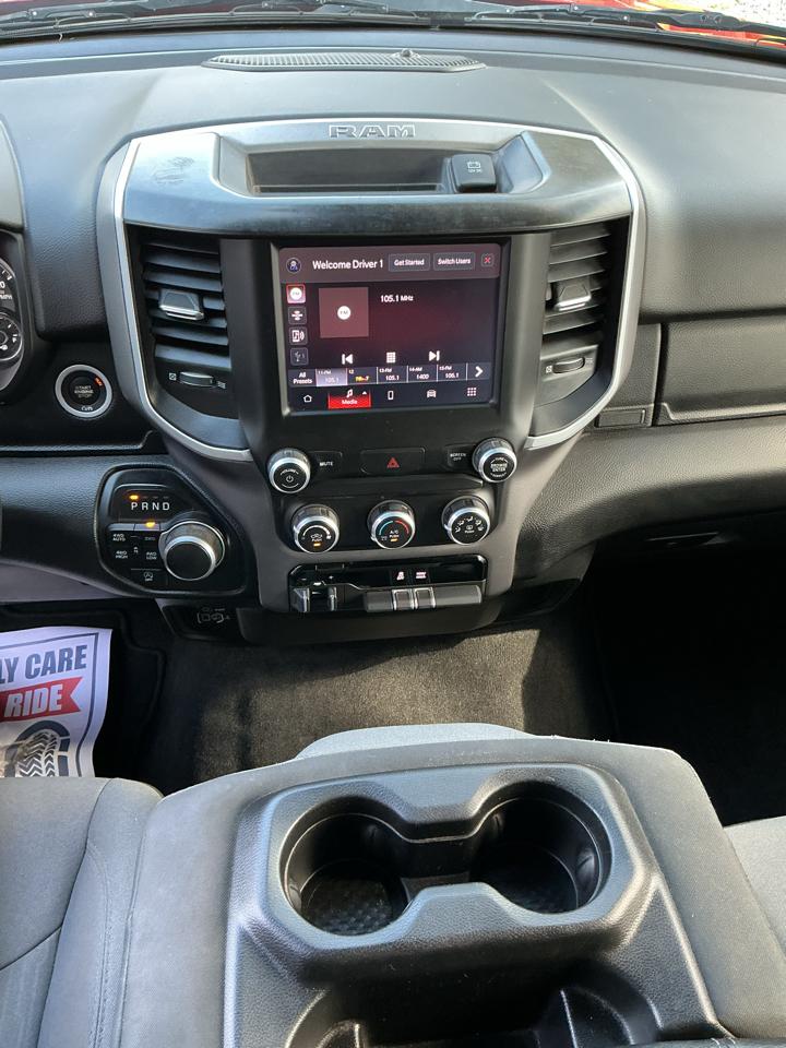 RAM 1500 Big Horn 4x4 Quad Cab 6'4" Box 2022