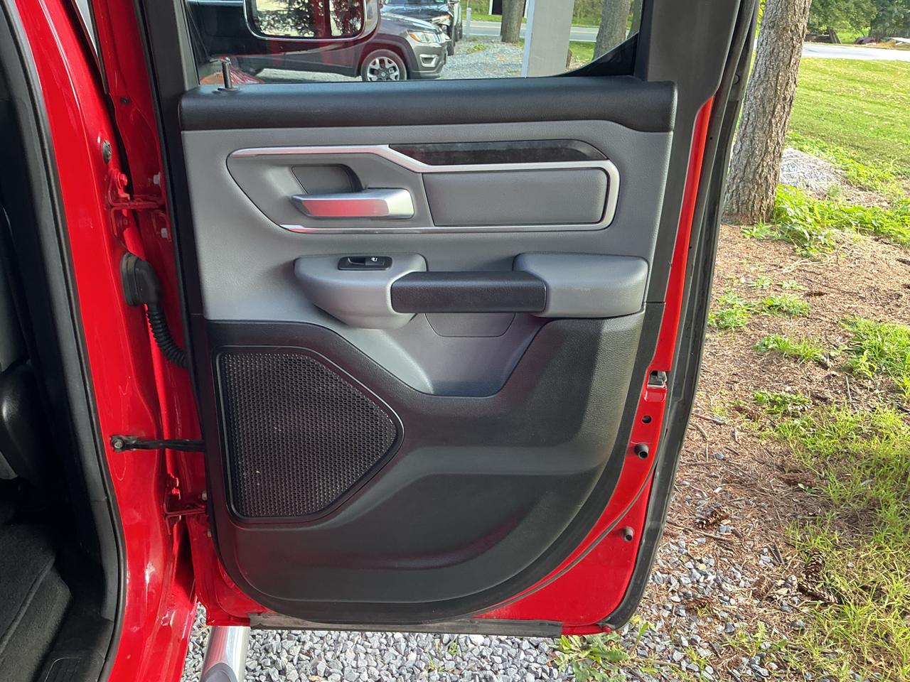 RAM 1500 Big Horn 4x4 Quad Cab 6'4" Box 2022