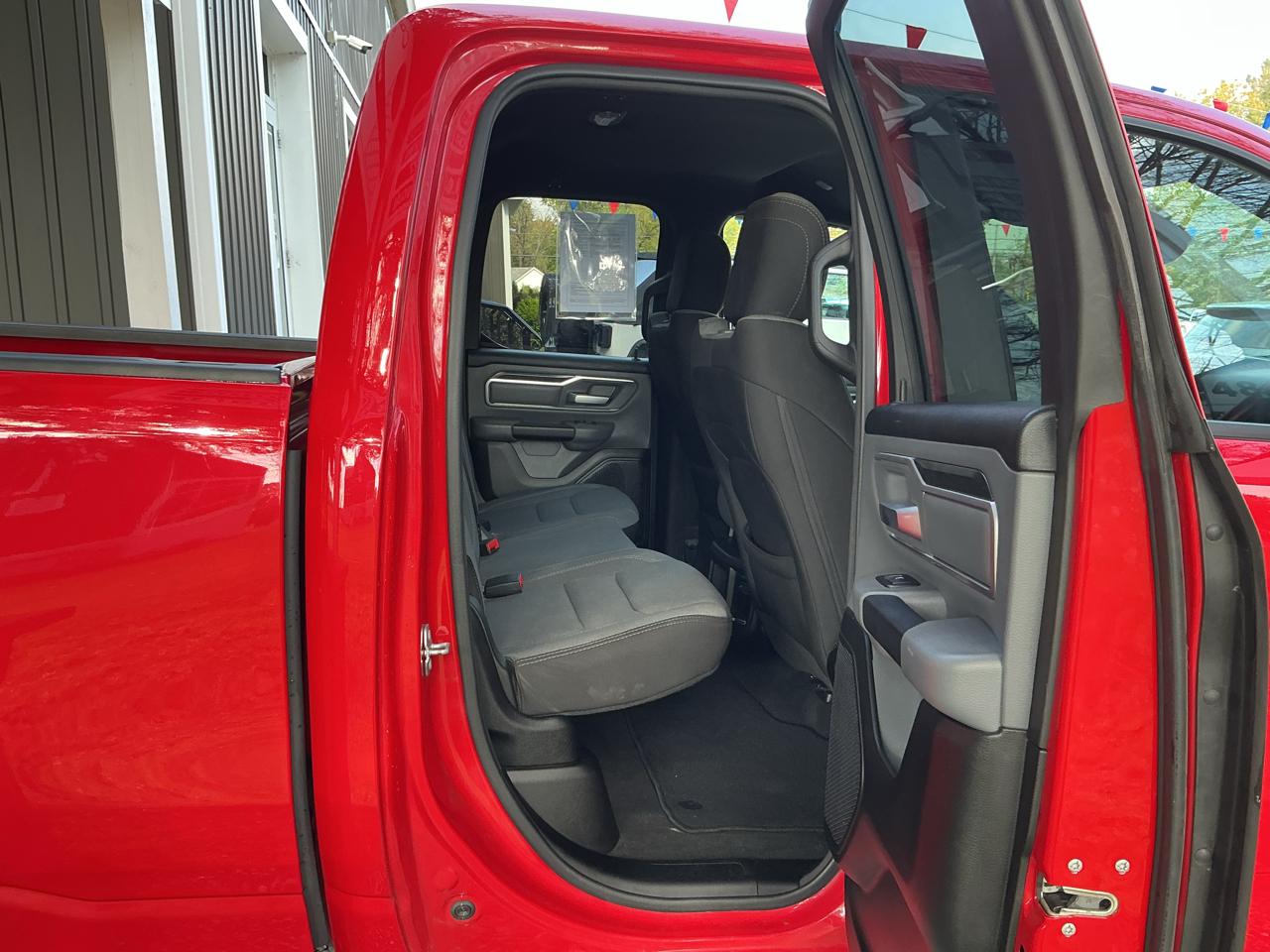 RAM 1500 Big Horn 4x4 Quad Cab 6'4" Box 2022
