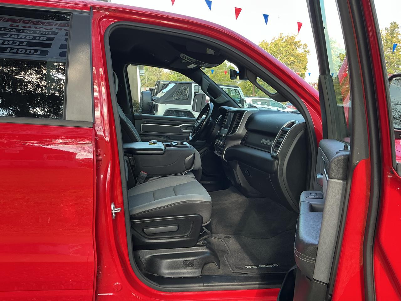 RAM 1500 Big Horn 4x4 Quad Cab 6'4" Box 2022