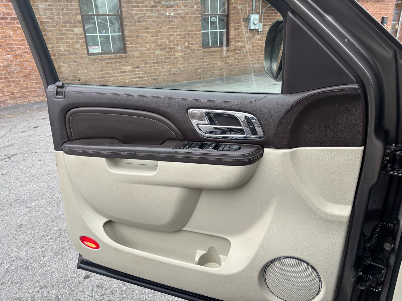 Cadillac Escalade  2012