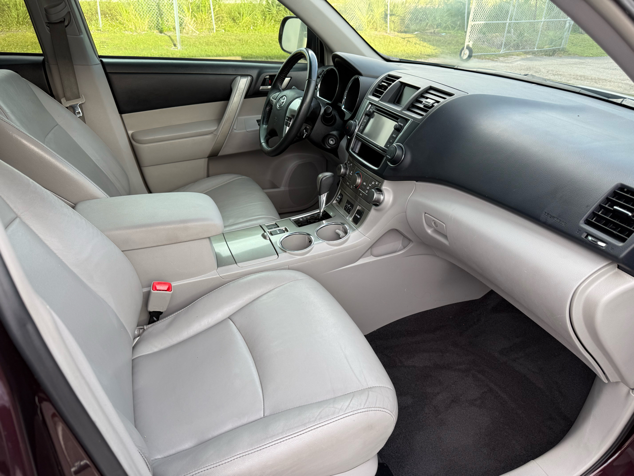 2013 Toyota Highlander Base Hybrid photo 17