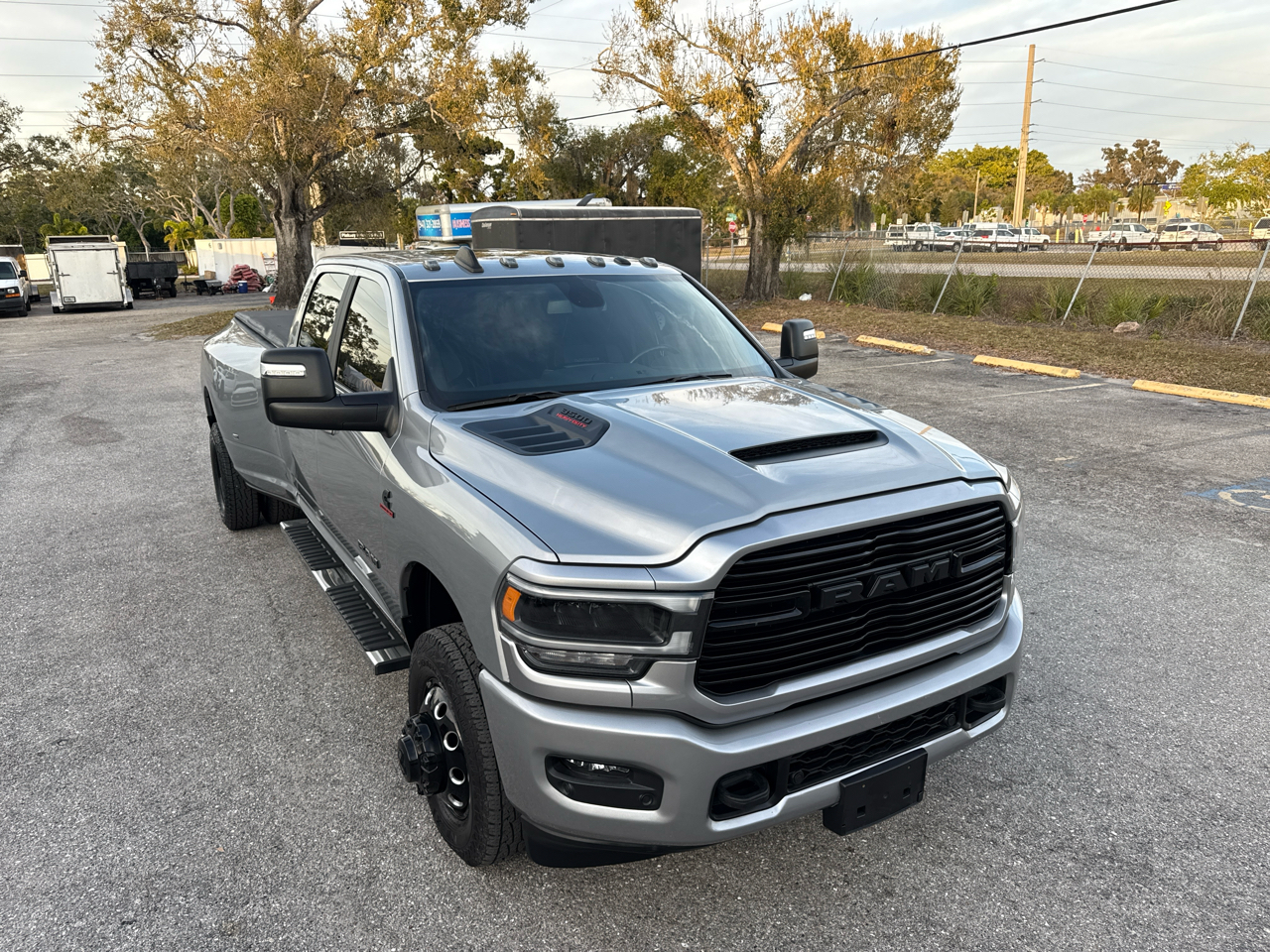 RAM 3500 Laramie Crew Cab LWB 4WD DRW 2023