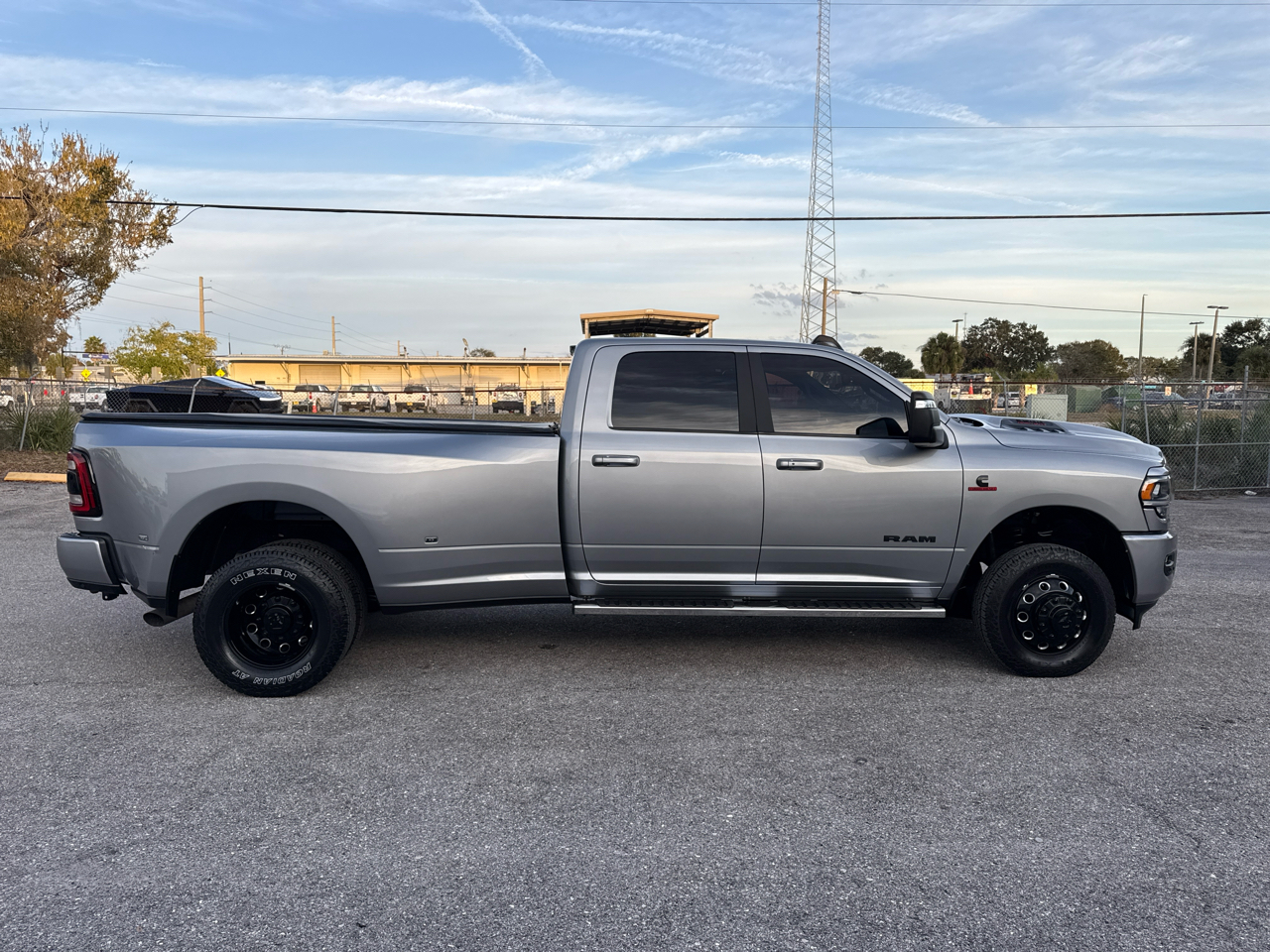 RAM 3500 Laramie Crew Cab LWB 4WD DRW 2023