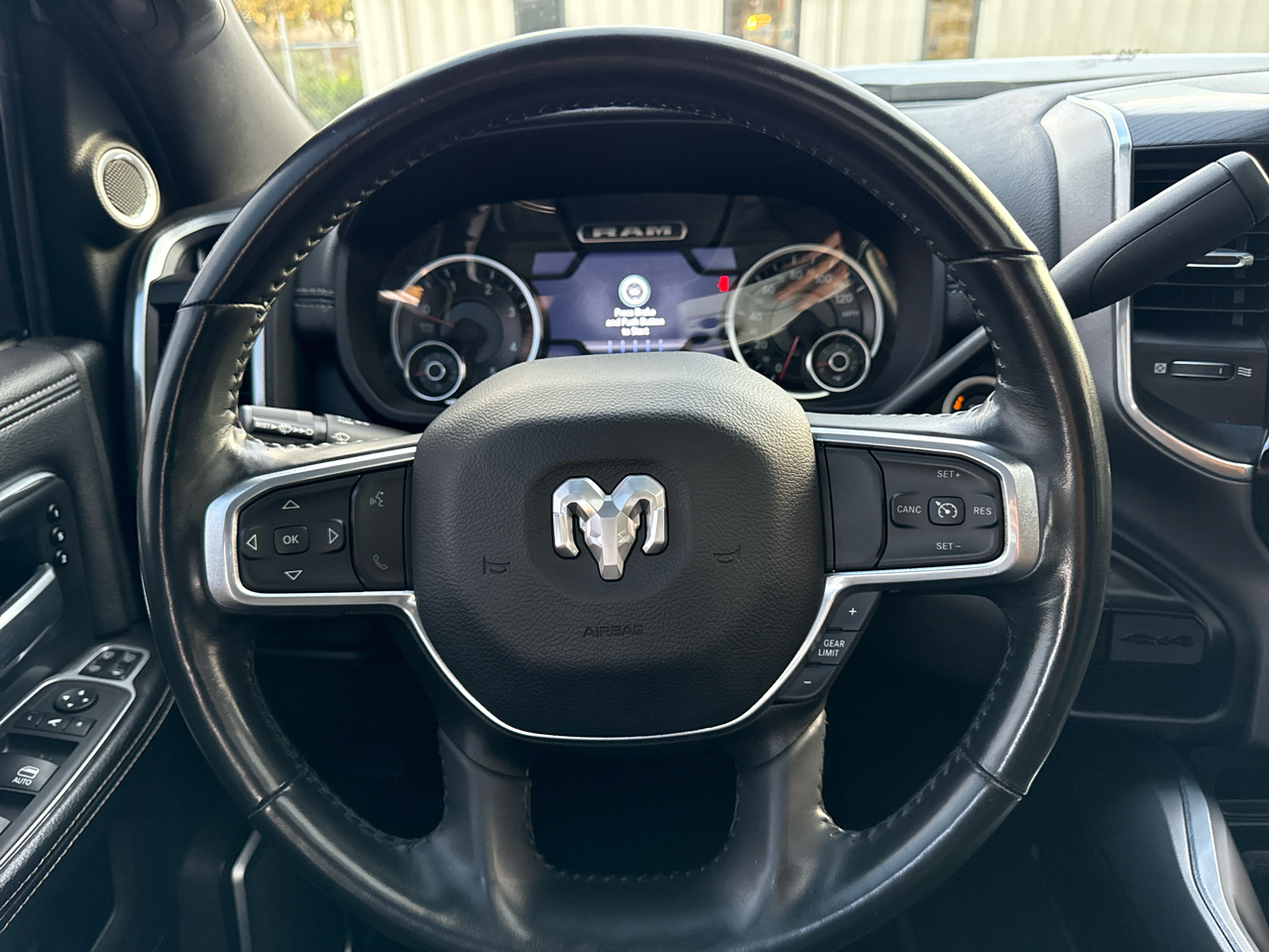 RAM 3500 Laramie Crew Cab LWB 4WD DRW 2023