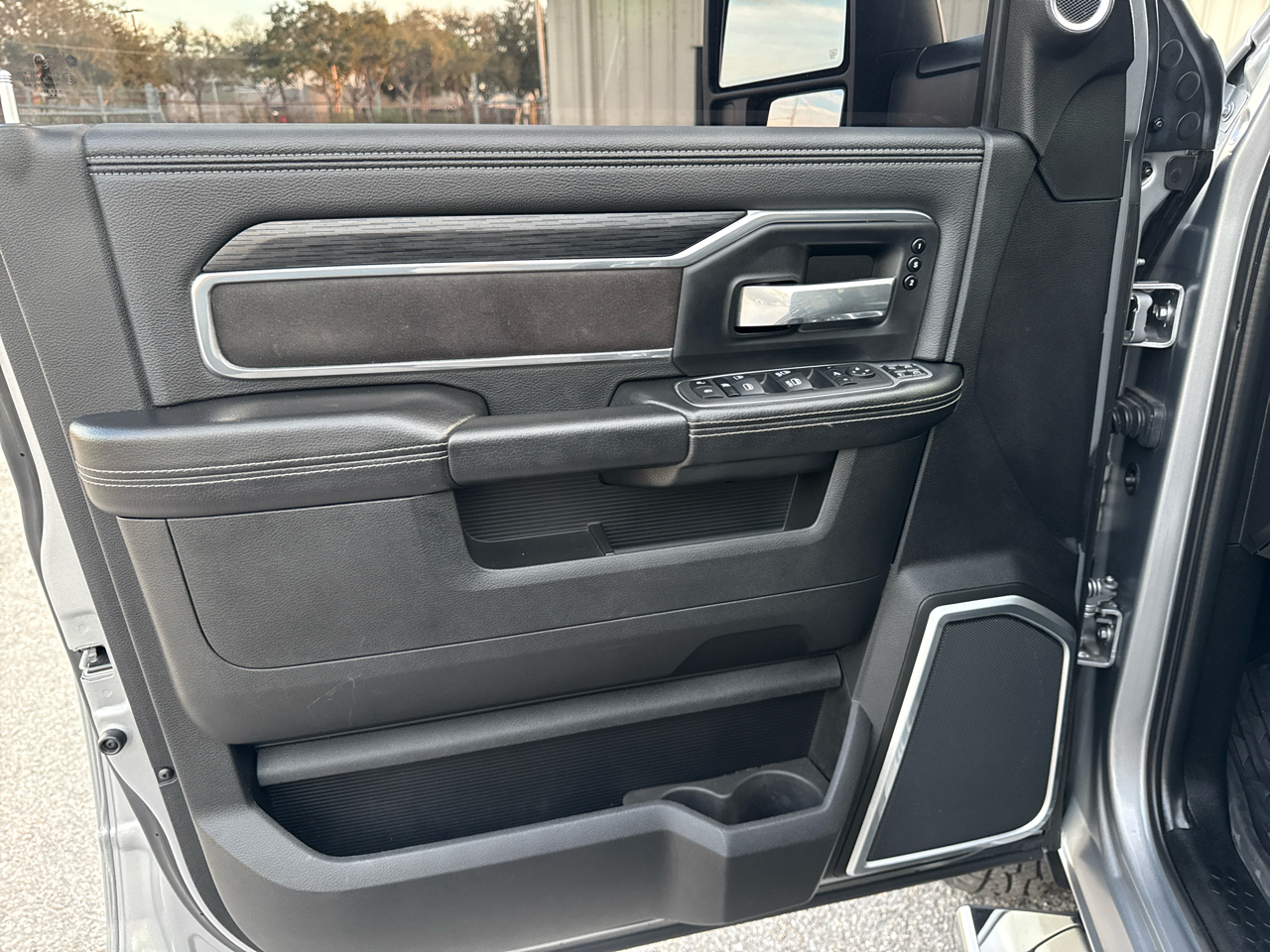 RAM 3500 Laramie Crew Cab LWB 4WD DRW 2023