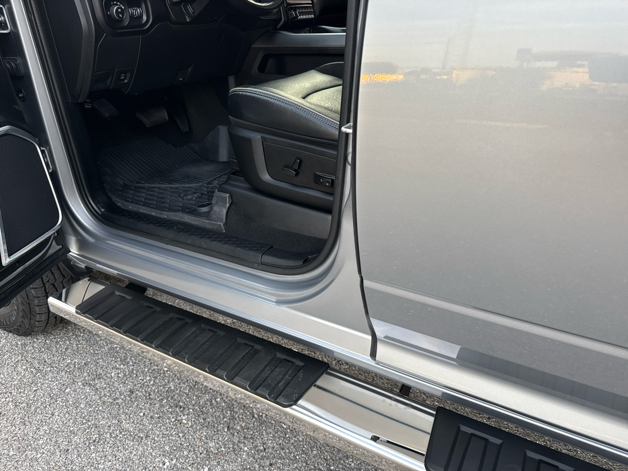 RAM 3500 Laramie Crew Cab LWB 4WD DRW 2023