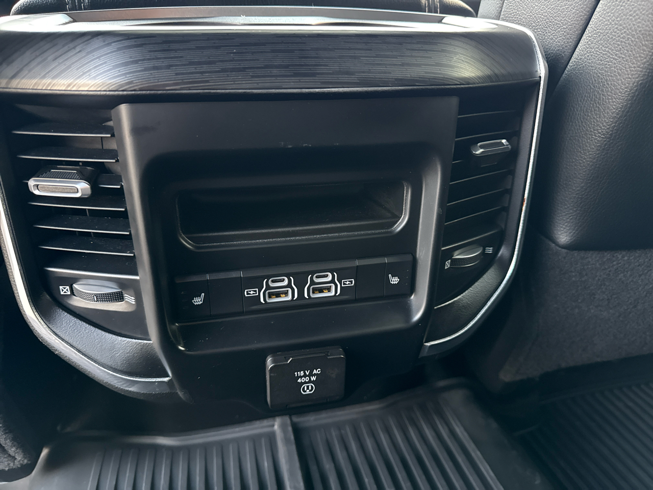 RAM 3500 Laramie Crew Cab LWB 4WD DRW 2023