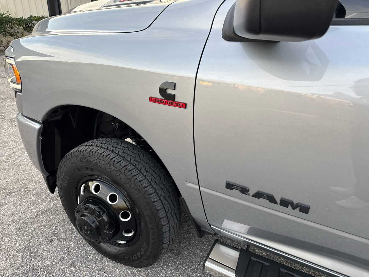 RAM 3500 Laramie Crew Cab LWB 4WD DRW 2023
