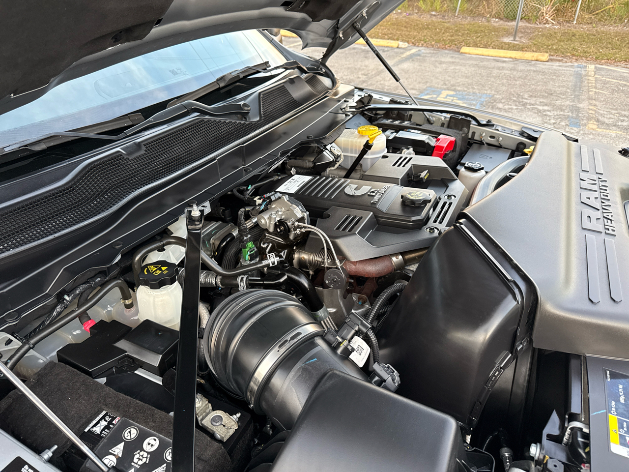 RAM 3500 Laramie Crew Cab LWB 4WD DRW 2023