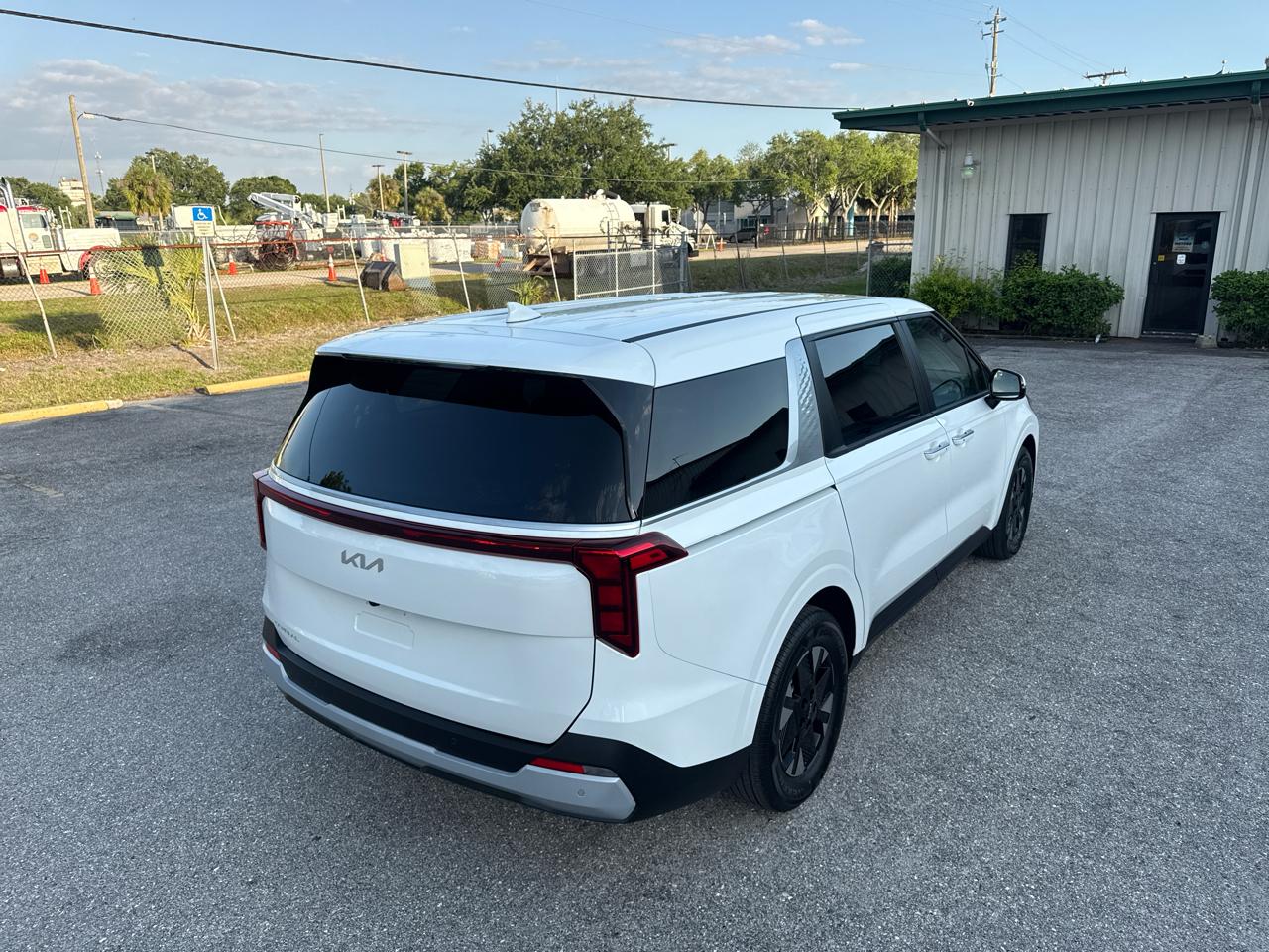 Kia Carnival Hybrid LXS 2026