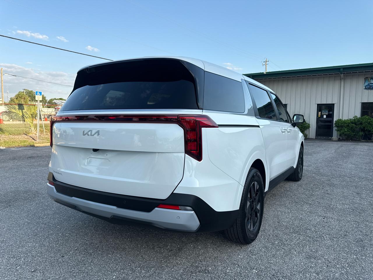 Kia Carnival Hybrid LXS 2026