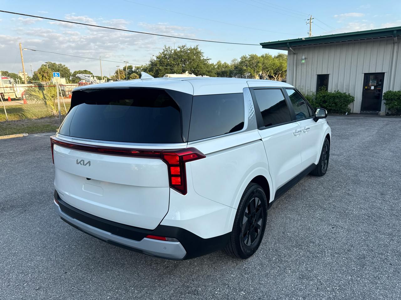 Kia Carnival Hybrid LXS 2026