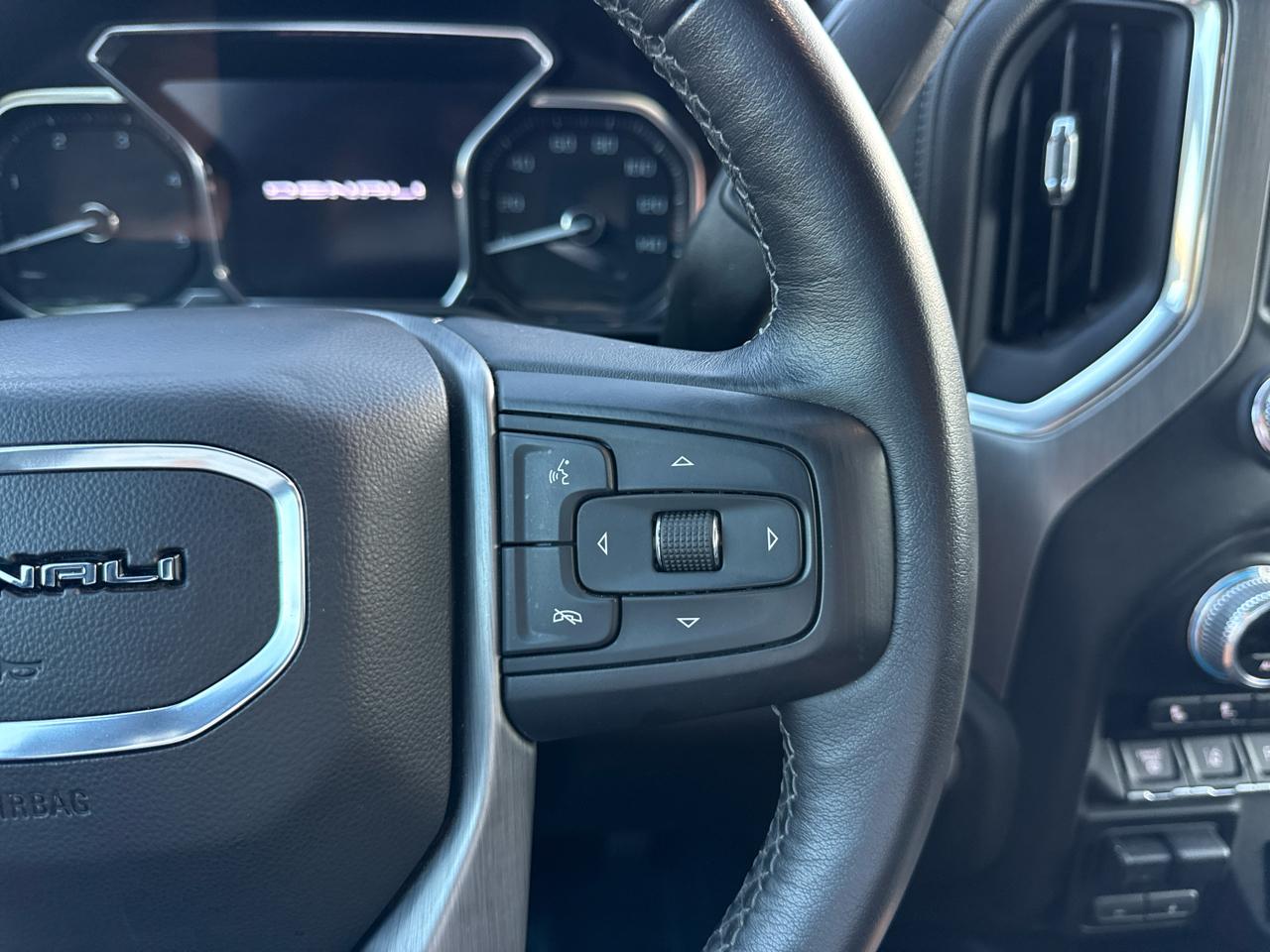 GMC Sierra 2500HD Denali Crew Cab 4WD SB 2022