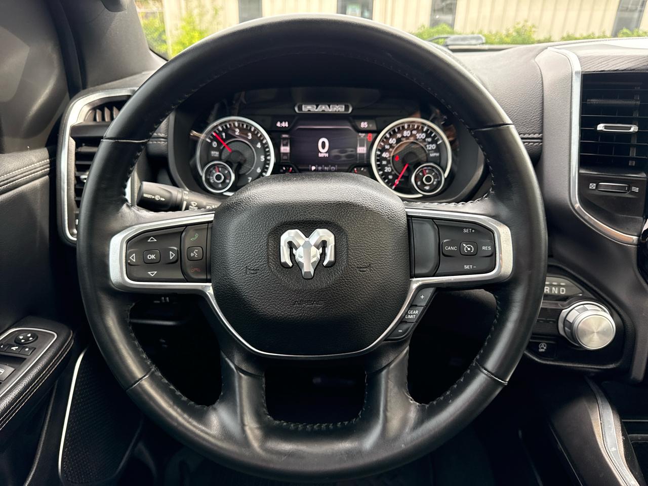 RAM 1500 Laramie Crew Cab SWB 2WD 2023