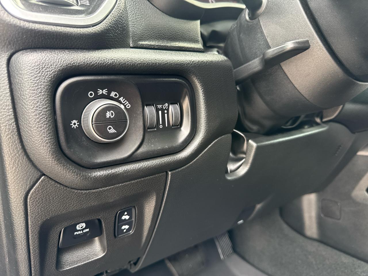 RAM 1500 Laramie Crew Cab SWB 2WD 2023