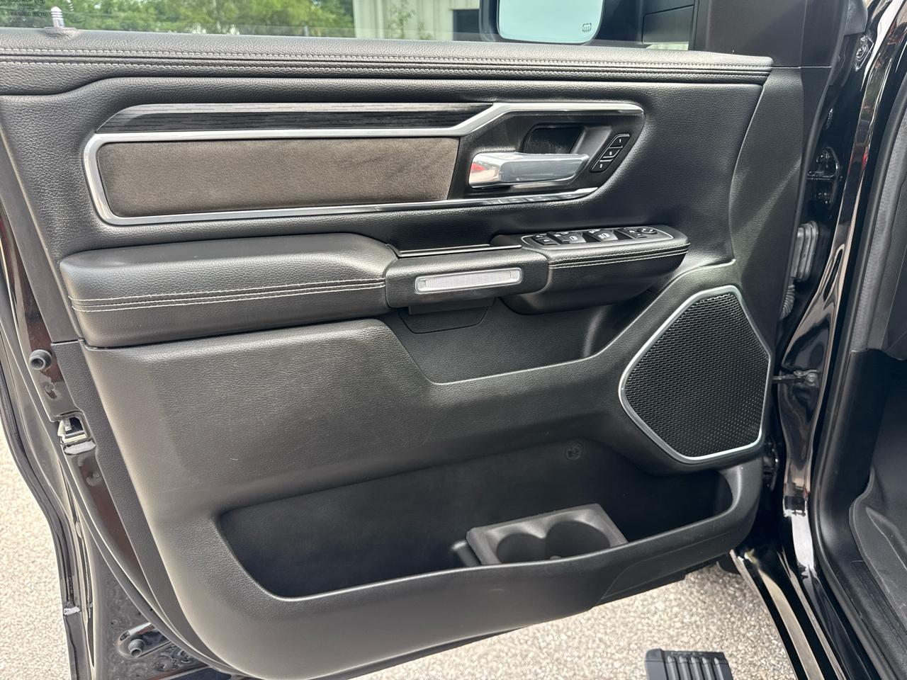 RAM 1500 Laramie Crew Cab SWB 2WD 2023