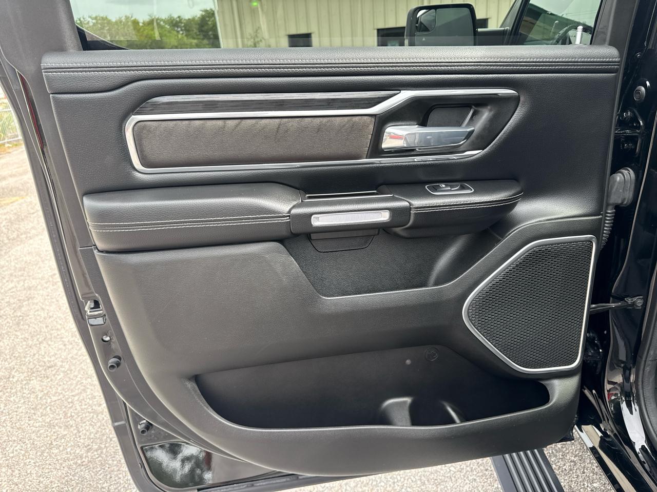RAM 1500 Laramie Crew Cab SWB 2WD 2023