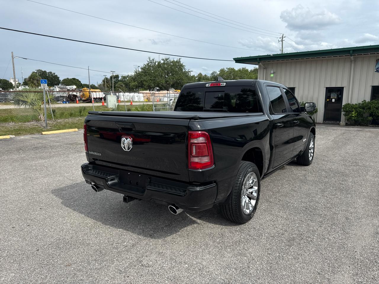 RAM 1500 Laramie Crew Cab SWB 2WD 2023