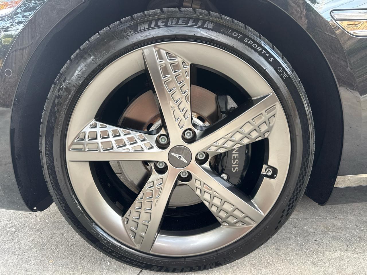 Genesis G80  2023