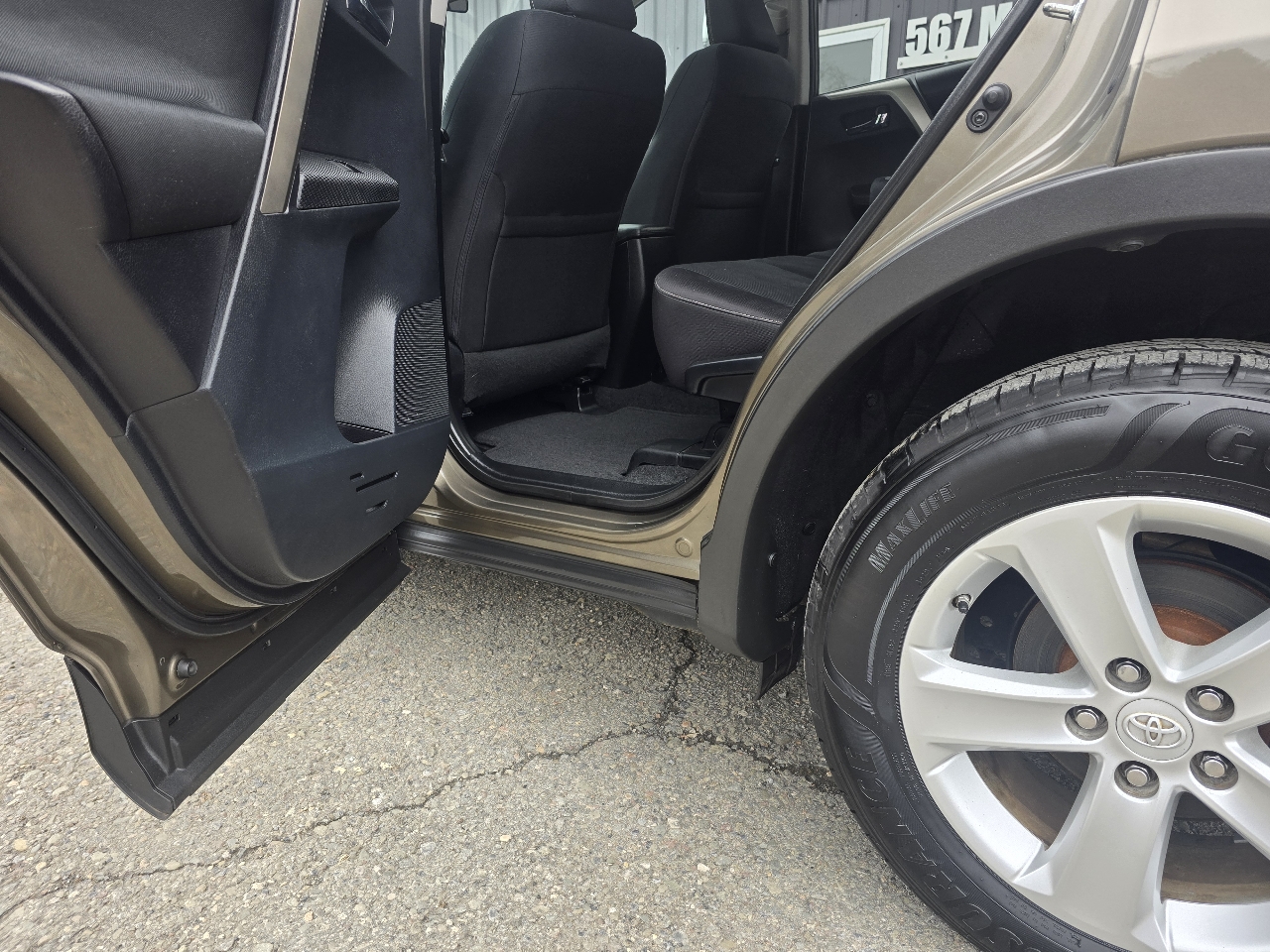 Toyota RAV4 4-Door 2WD 2014
