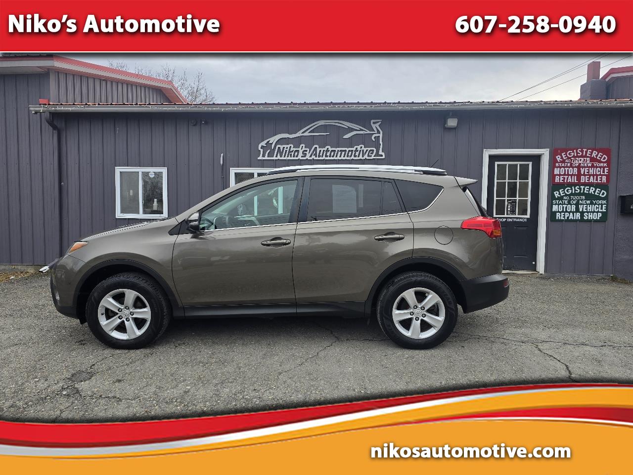 Toyota RAV4 4-Door 2WD 2014