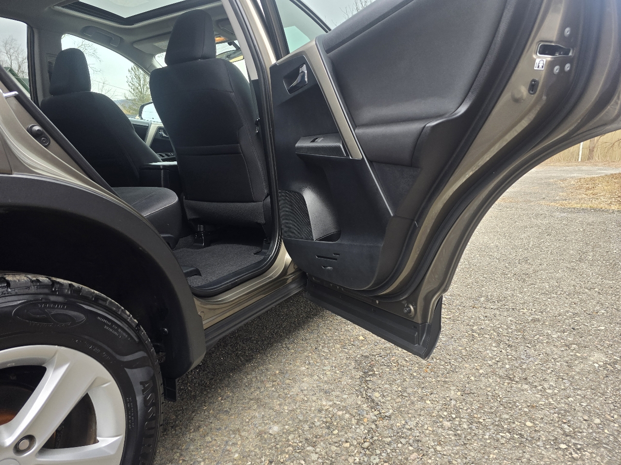 Toyota RAV4 4-Door 2WD 2014