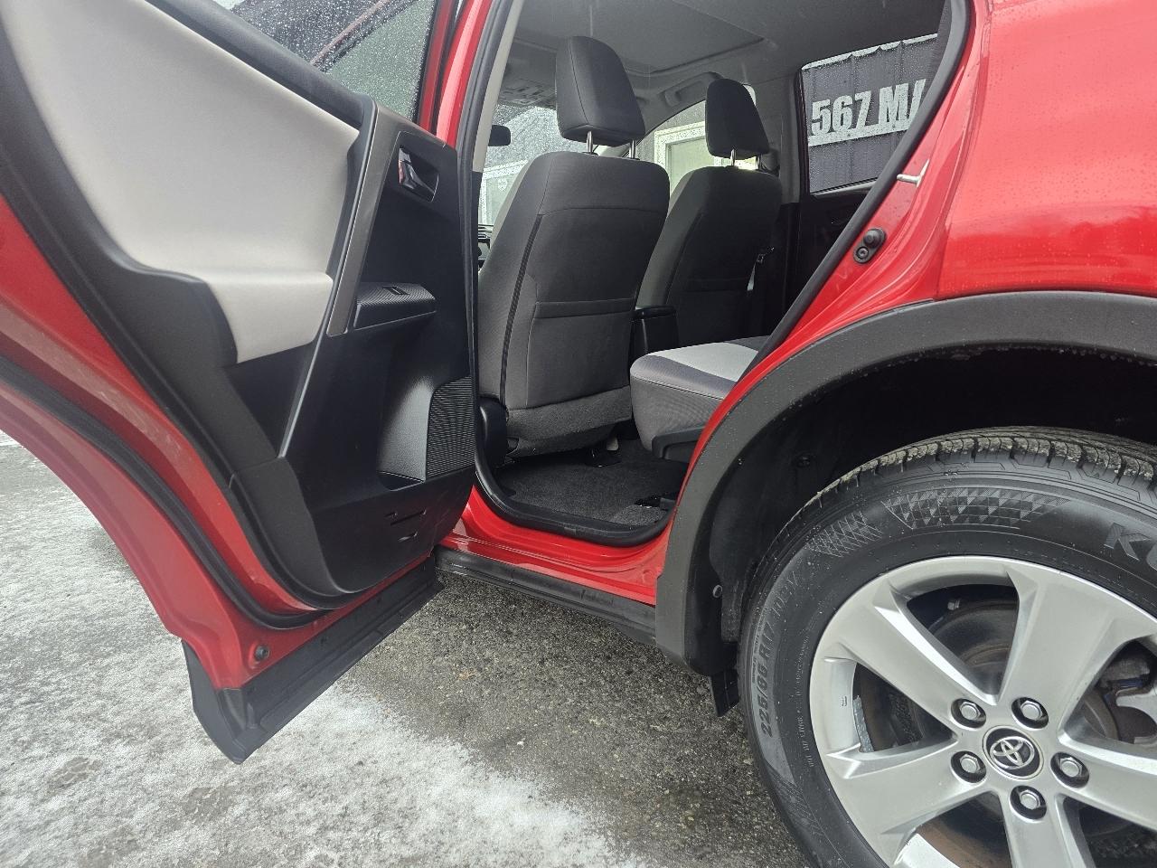 Toyota RAV4 AWD 4dr XLE (Natl) 2015