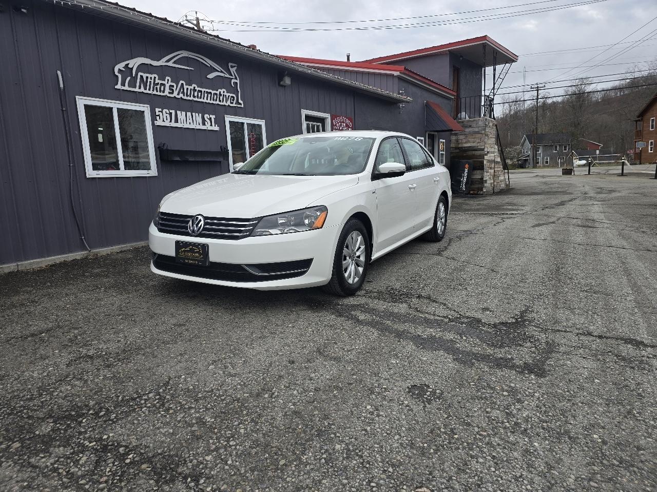 Volkswagen Passat 4dr Sdn 2.5L Auto Wolfsburg Edition PZEV 2013