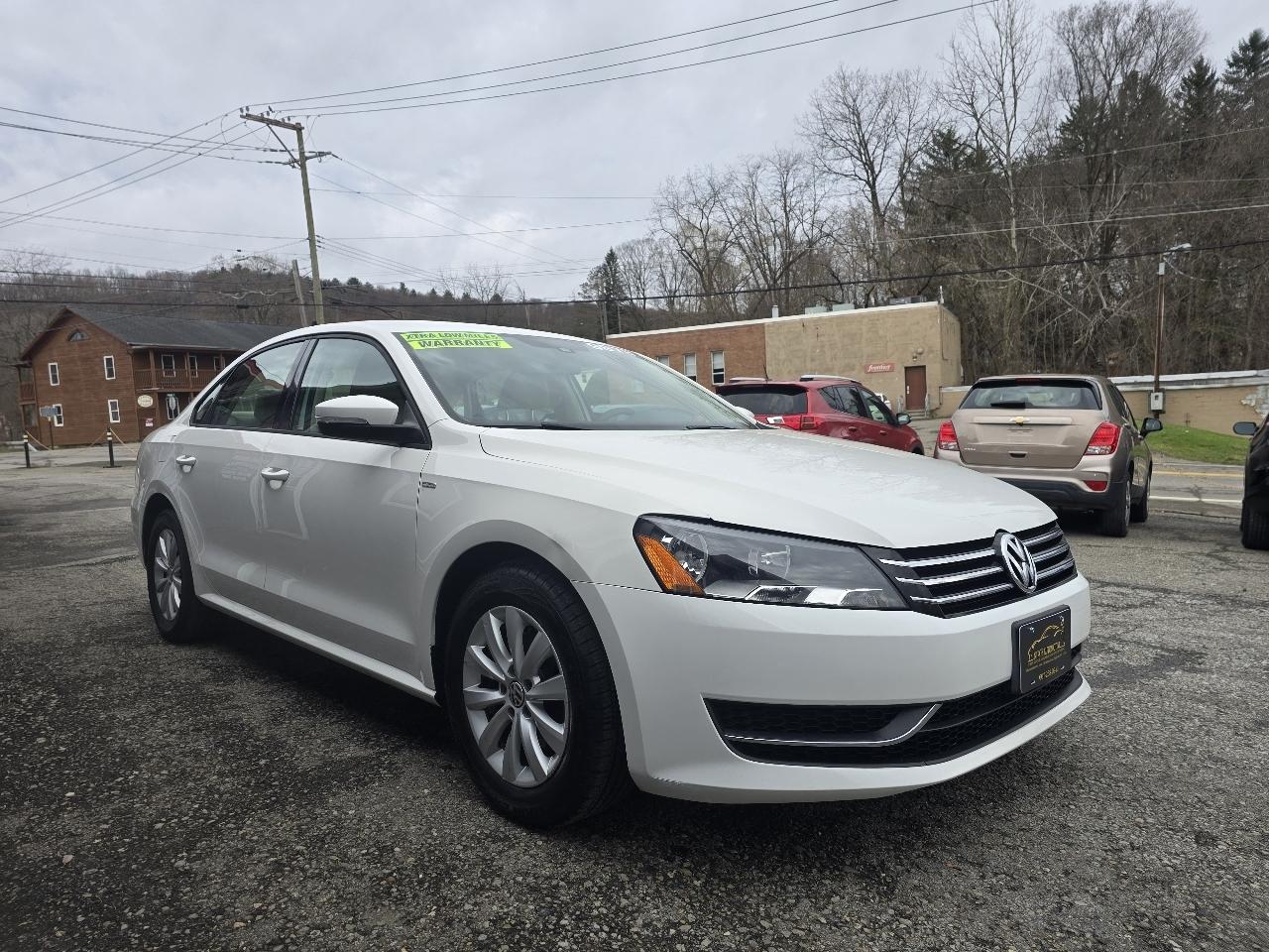 Volkswagen Passat 4dr Sdn 2.5L Auto Wolfsburg Edition PZEV 2013