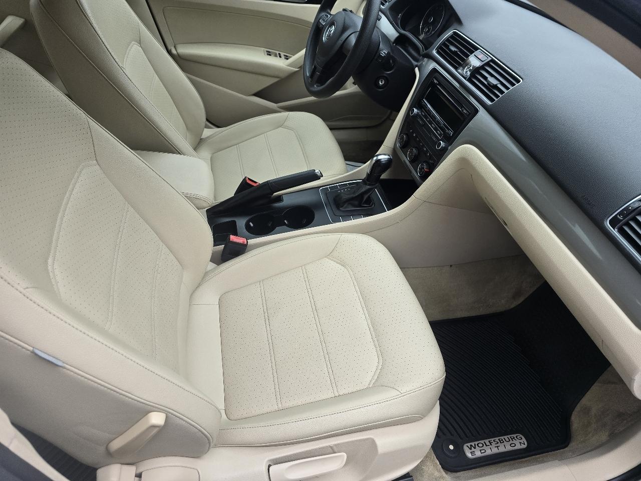 Volkswagen Passat 4dr Sdn 2.5L Auto Wolfsburg Edition PZEV 2013