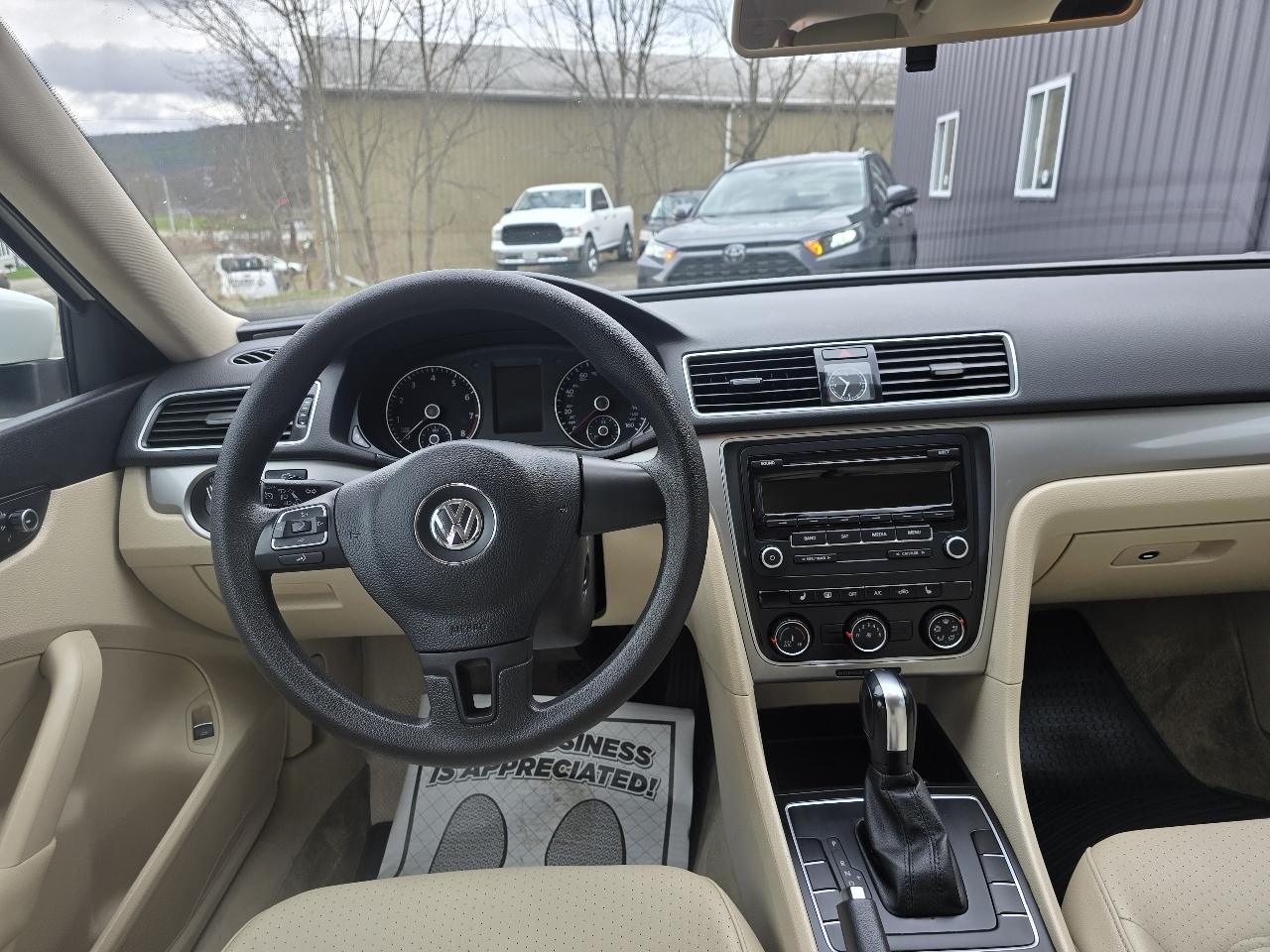 Volkswagen Passat 4dr Sdn 2.5L Auto Wolfsburg Edition PZEV 2013