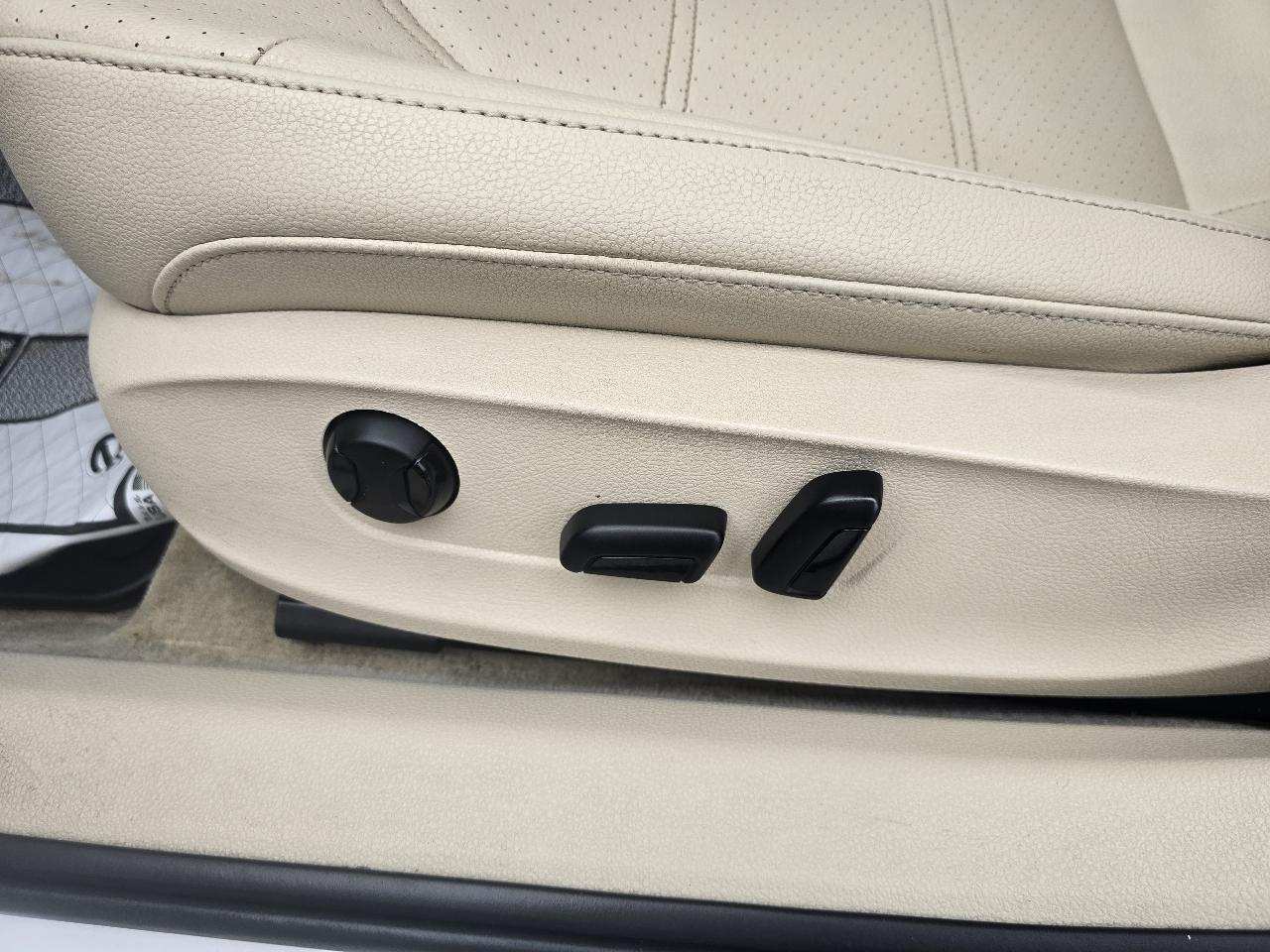 Volkswagen Passat 4dr Sdn 2.5L Auto Wolfsburg Edition PZEV 2013