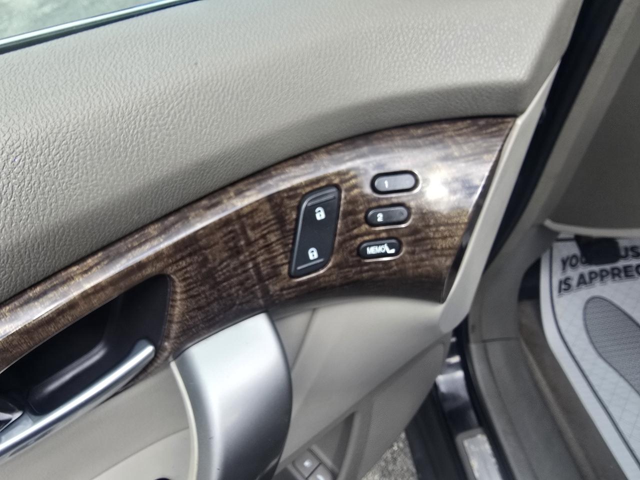 Acura MDX 6-Spd AT w/Tech Package 2012