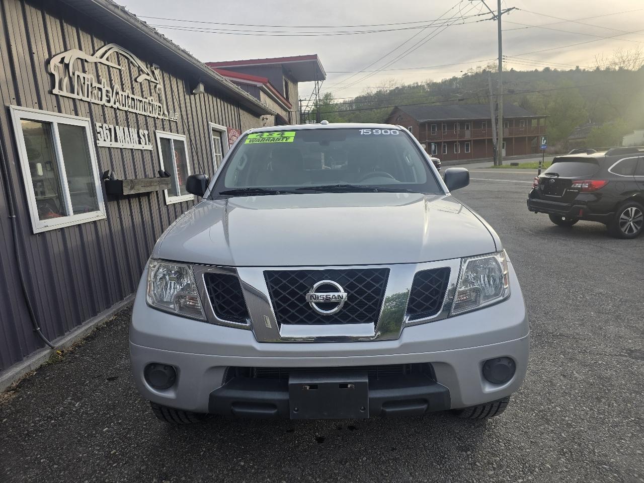 Nissan Frontier 4WD Crew Cab SWB Auto SV 2012