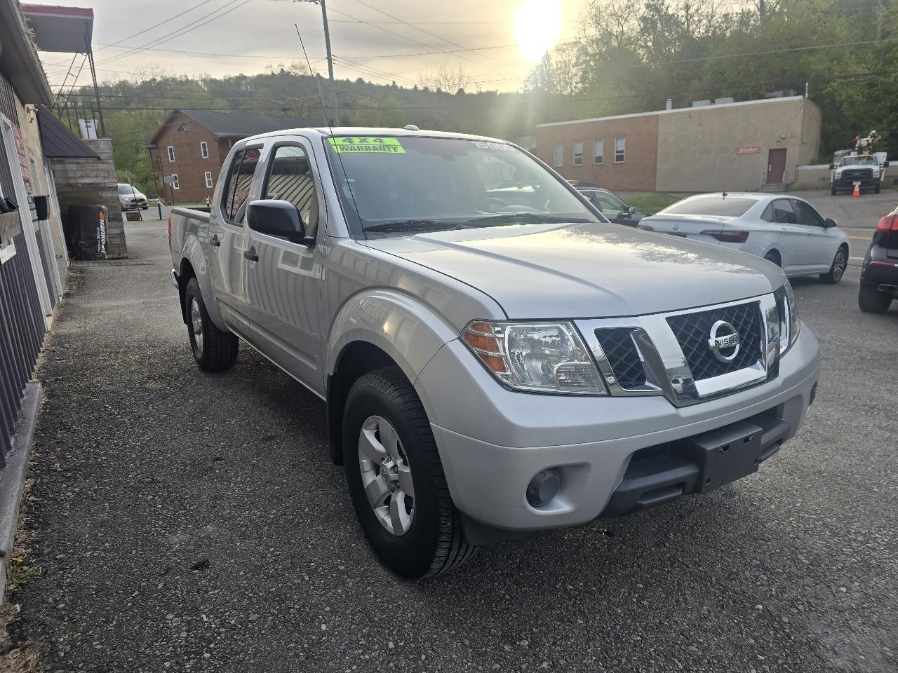 Nissan Frontier 4WD Crew Cab SWB Auto SV 2012