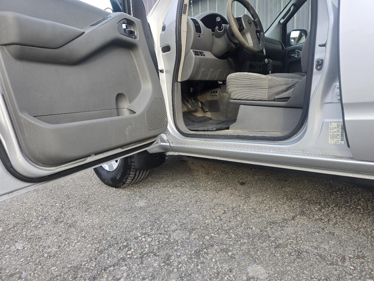 Nissan Frontier 4WD Crew Cab SWB Auto SV 2012
