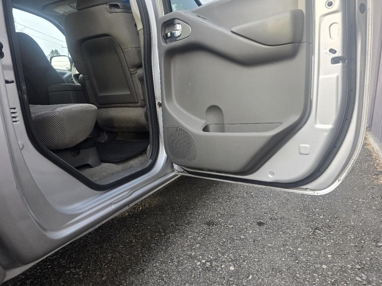 Nissan Frontier 4WD Crew Cab SWB Auto SV 2012