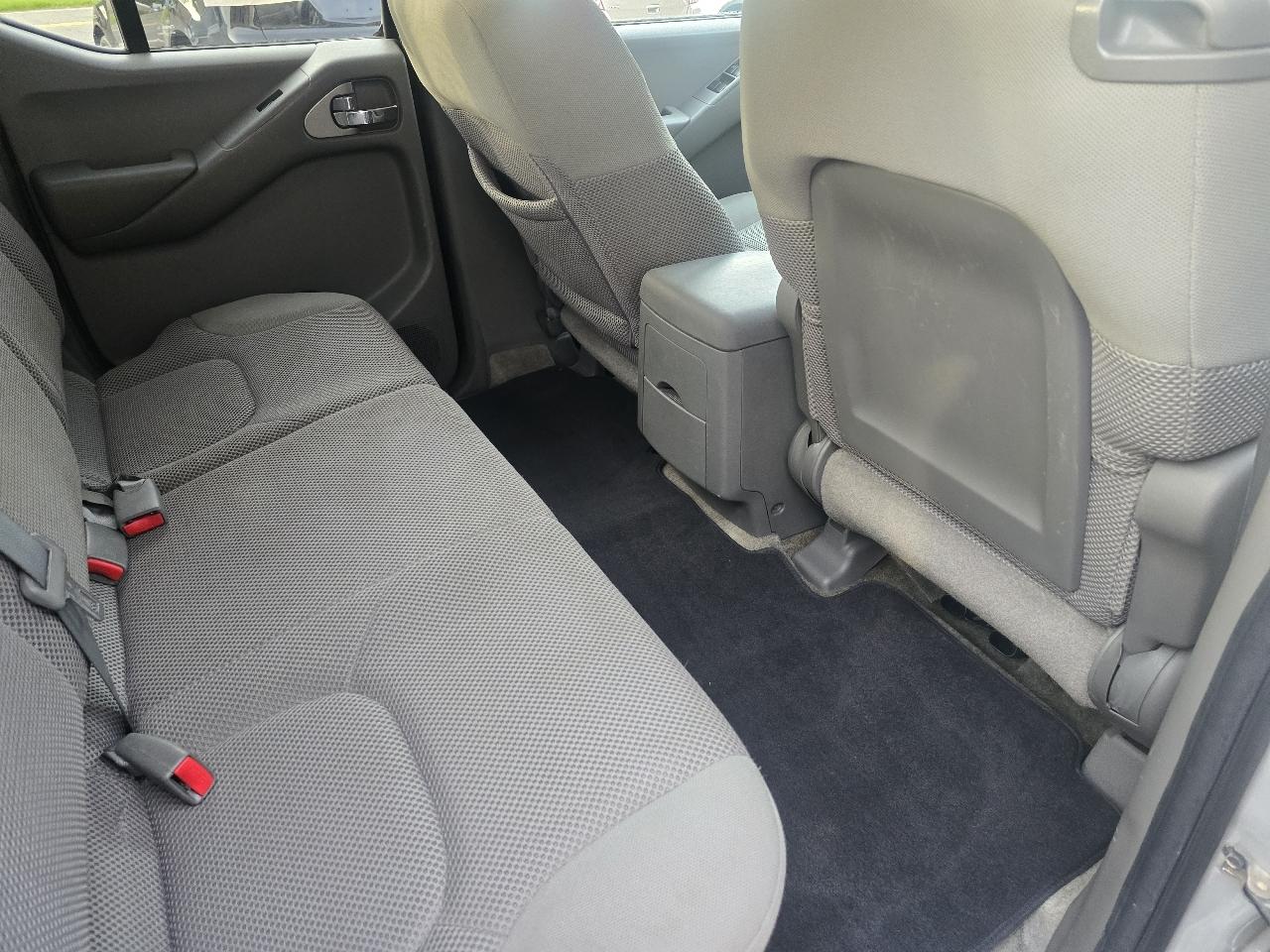 Nissan Frontier 4WD Crew Cab SWB Auto SV 2012